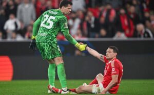 Szczesny khiêm tốn Đồng đội Barca làm hết