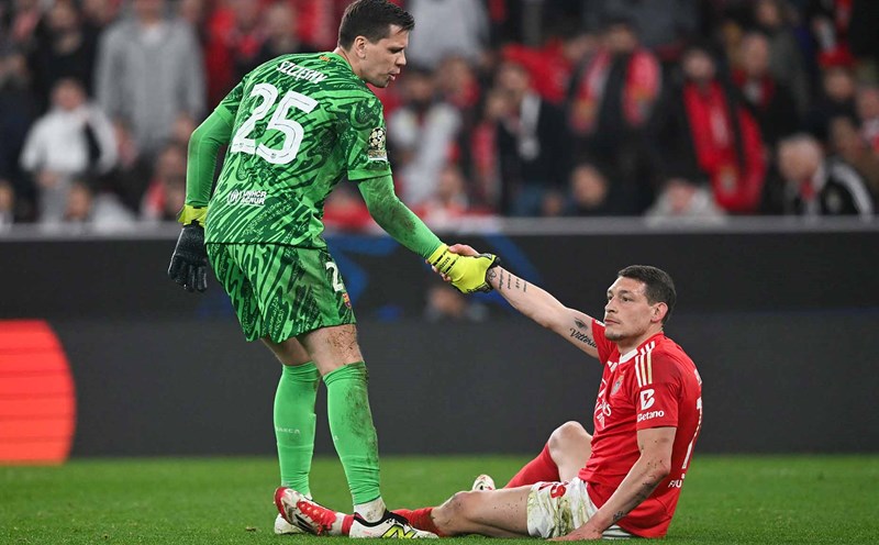 Szczesny khiêm tốn Đồng đội Barca làm hết